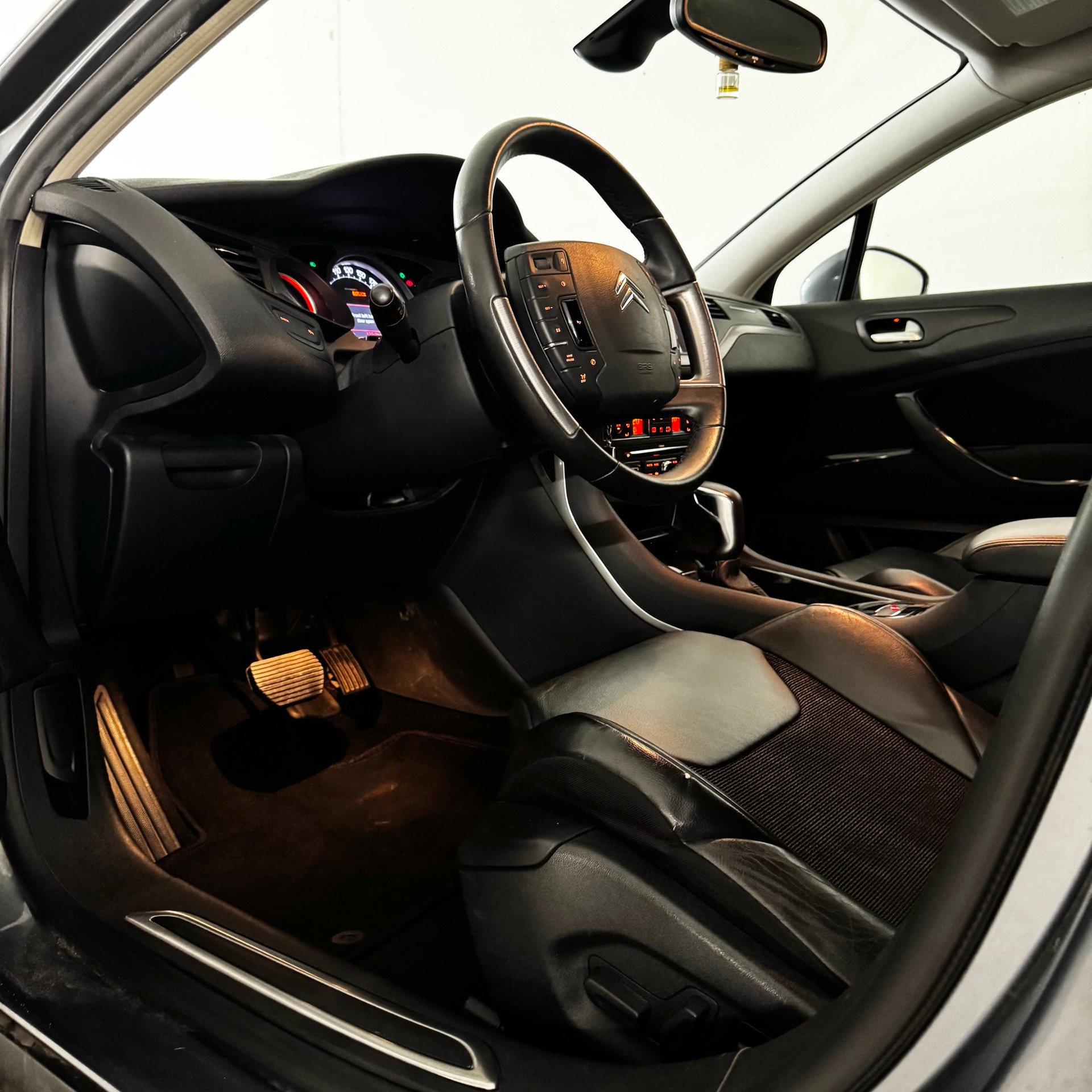 CITROEN C5 Tourer 1.6 Turbo Dynamique Automatic-image-9
