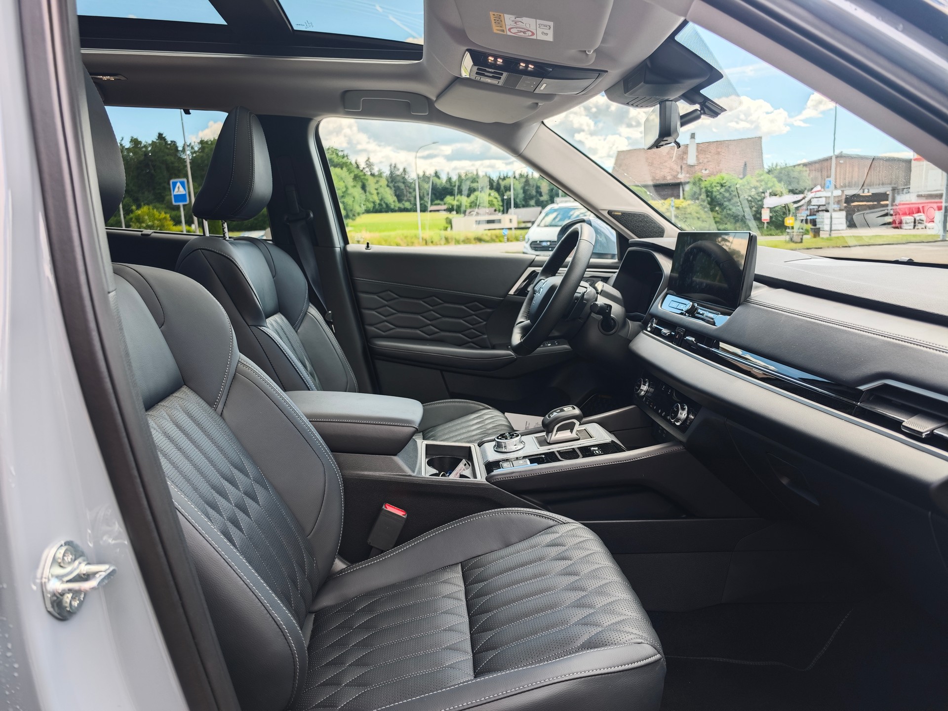 MITSUBISHI Outlander 2.4 PHEV Instyle Black Line 4WD Automatic-image-14