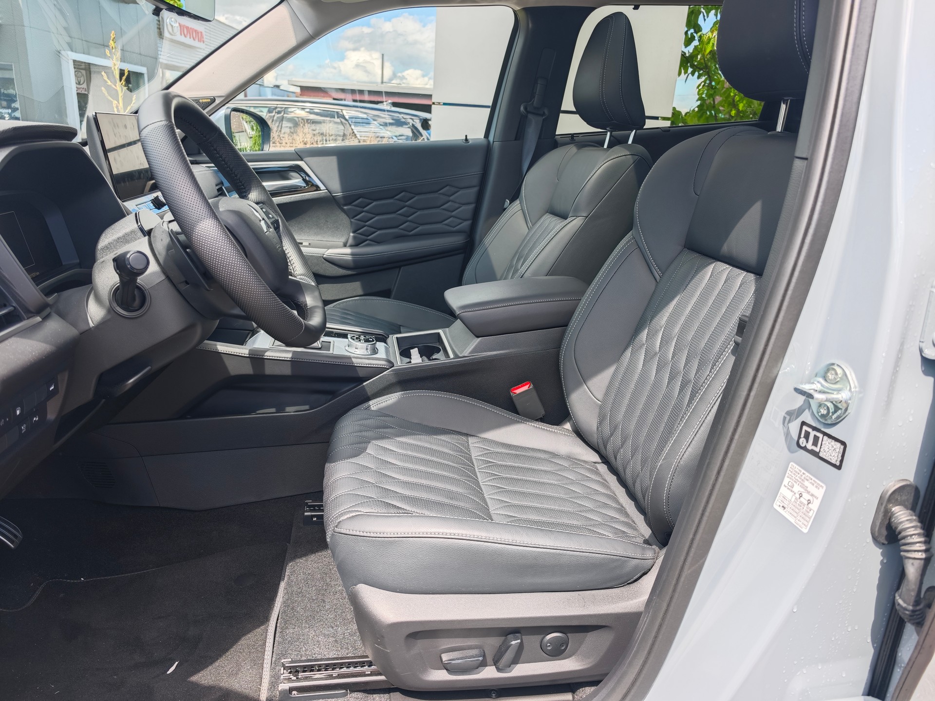 MITSUBISHI Outlander 2.4 PHEV Instyle Black Line 4WD Automatic-image-8