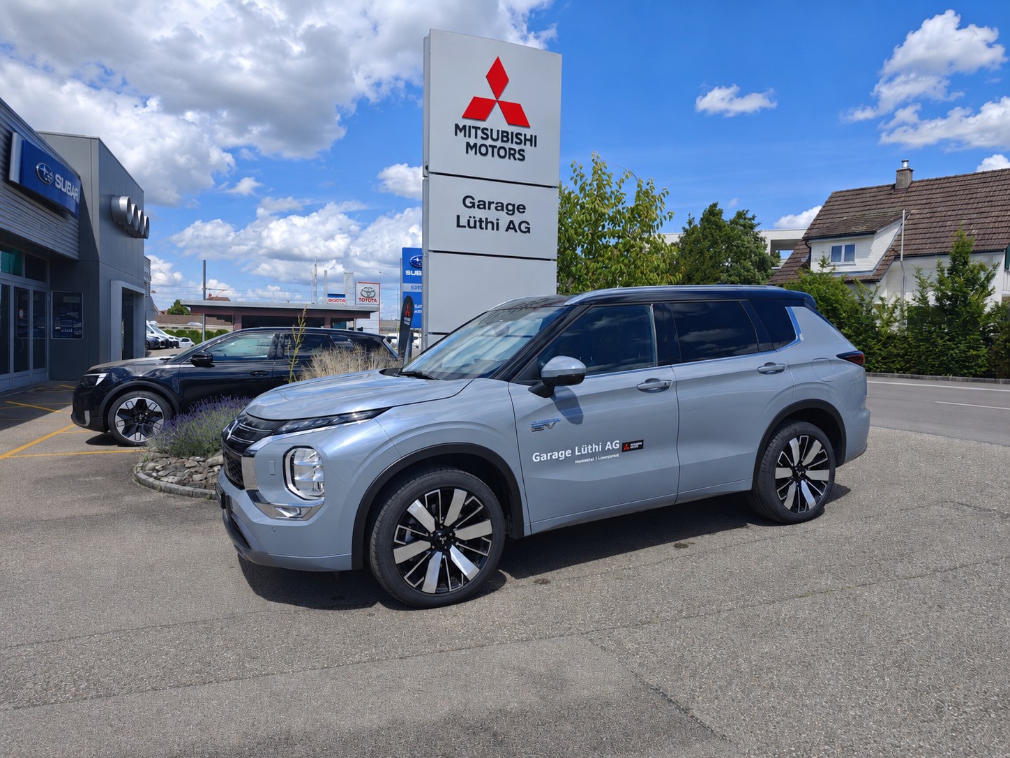 MITSUBISHI Outlander 2.4 PHEV Instyle Black Line 4WD Automatic