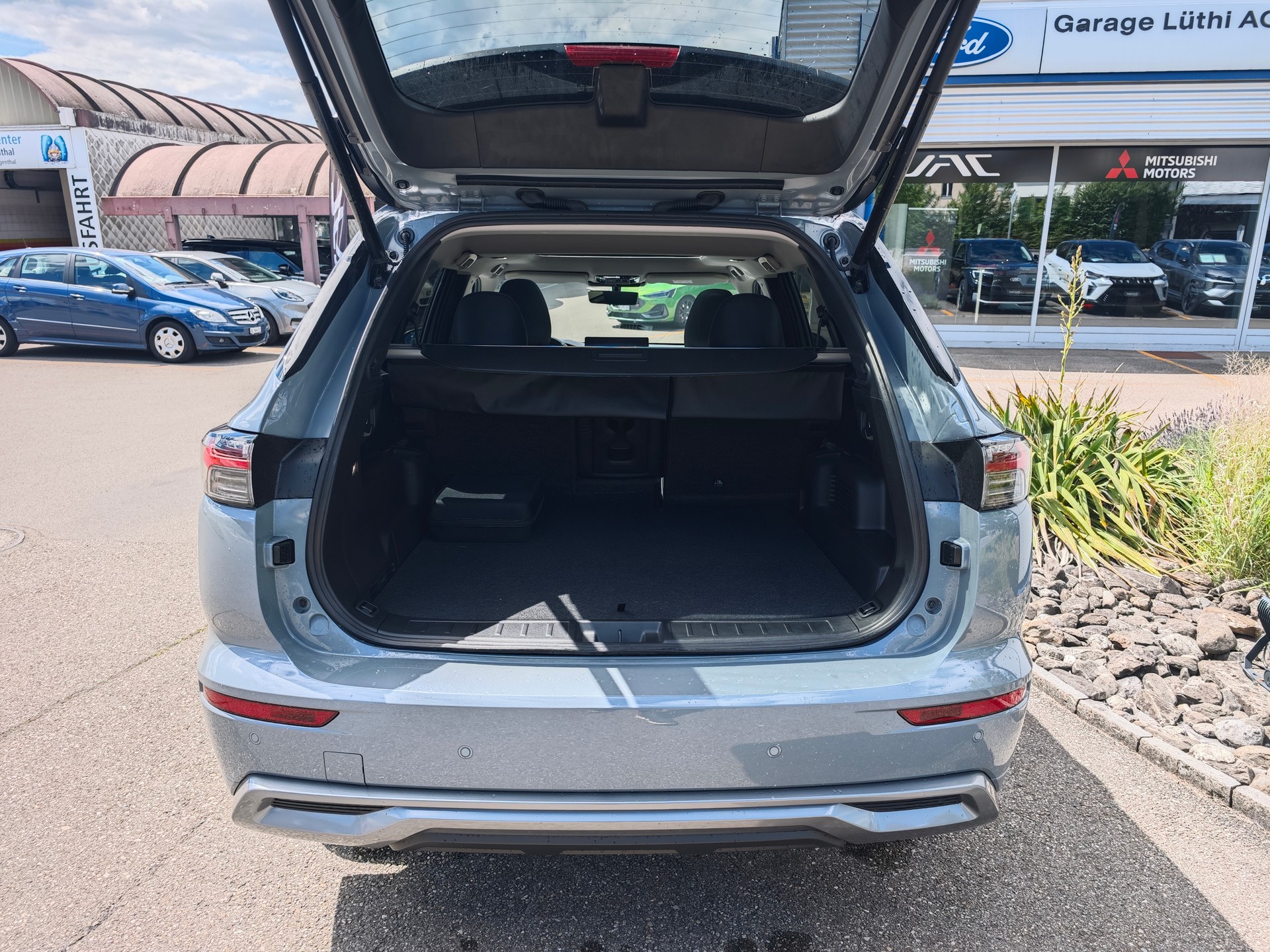 MITSUBISHI Outlander 2.4 PHEV Instyle Black Line 4WD Automatic-image-7