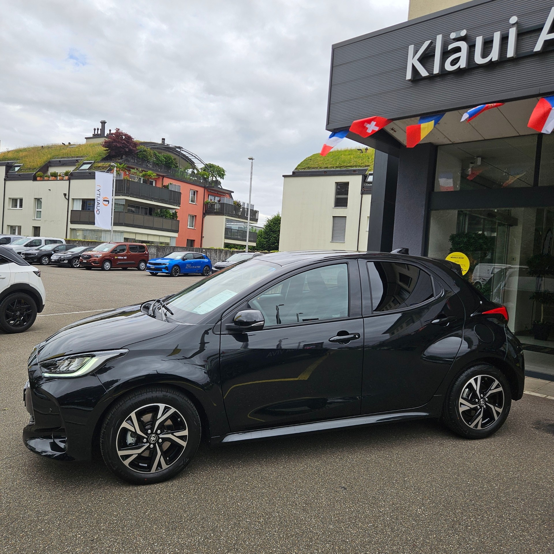 TOYOTA Yaris 1.5 VVT-i HSD Trend-image-2