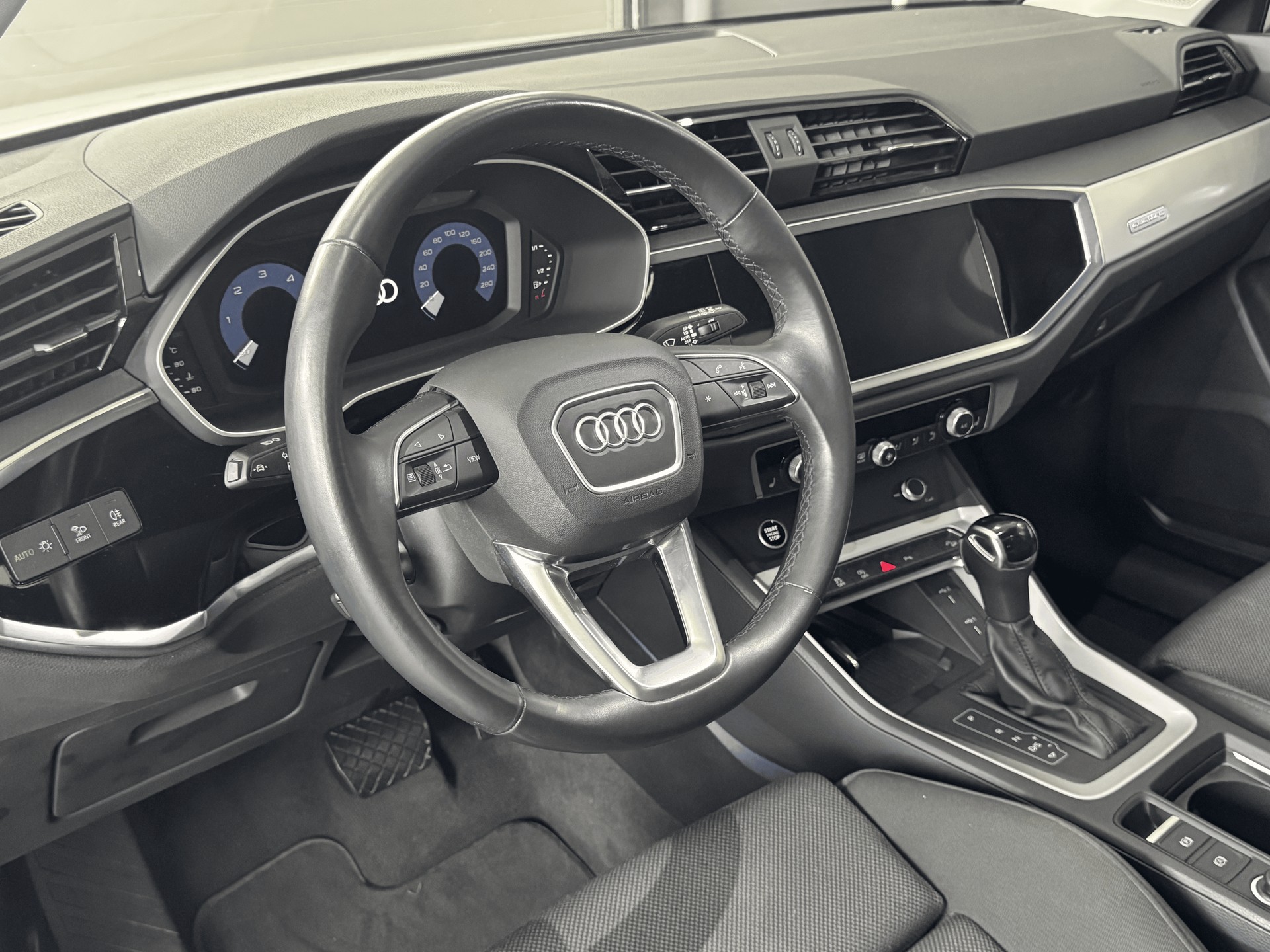 AUDI Q3 35 TDI advanced Attraction quattro S-tronic-image-6