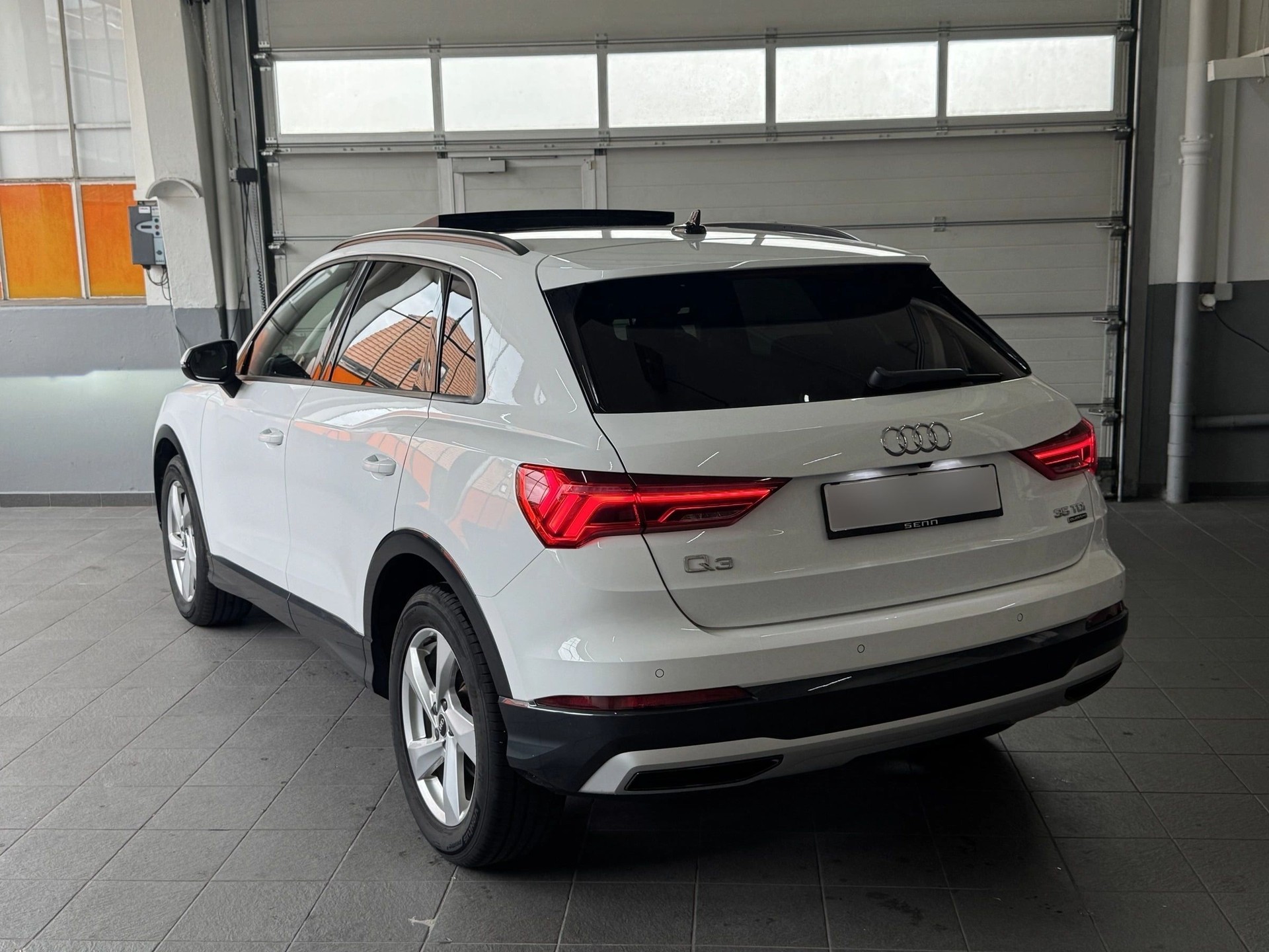 AUDI Q3 35 TDI advanced Attraction quattro S-tronic-showroom-element-1