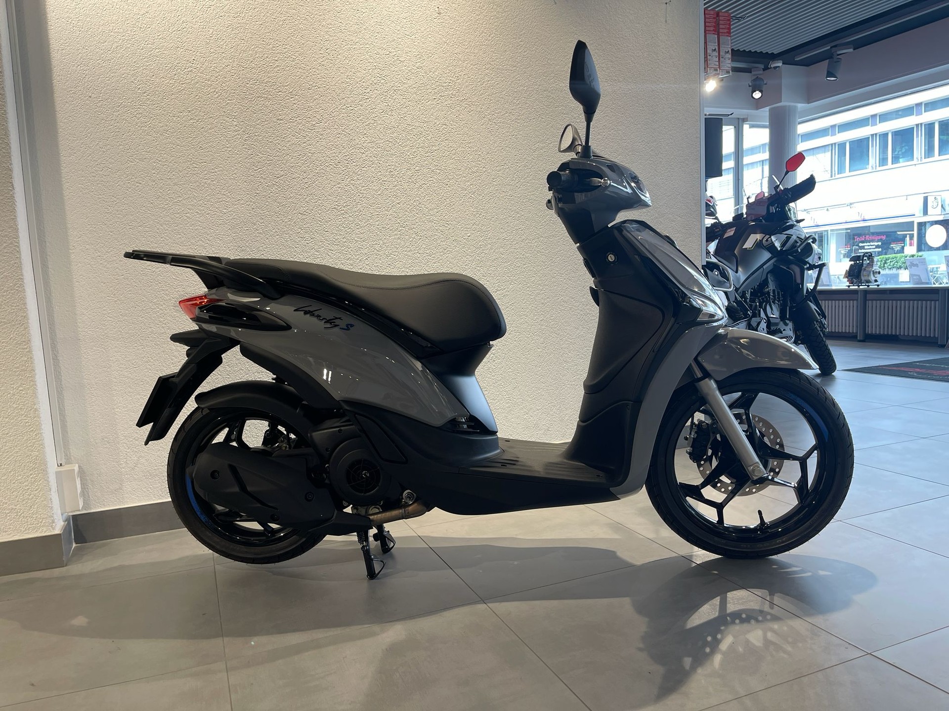PIAGGIO Liberty 125 Sport | Vorführfahrzeug | ABS | 125cc | Garantie-showroom-element-2