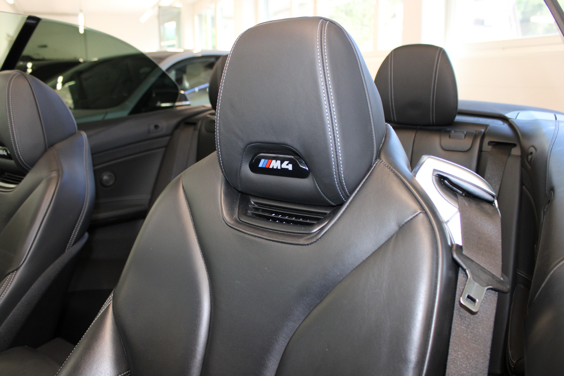BMW M4 Cabriolet Competition-image-12