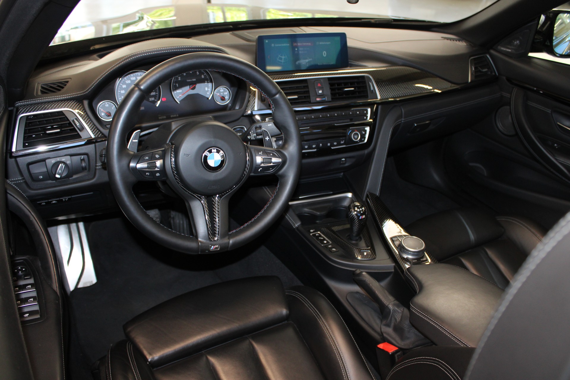 BMW M4 Cabriolet Competition-image-9