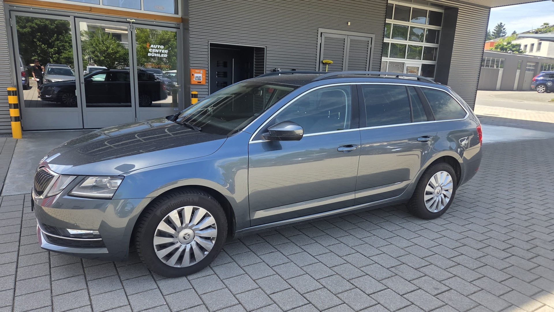 SKODA Octavia Combi 1.5 TSI Style-image-1