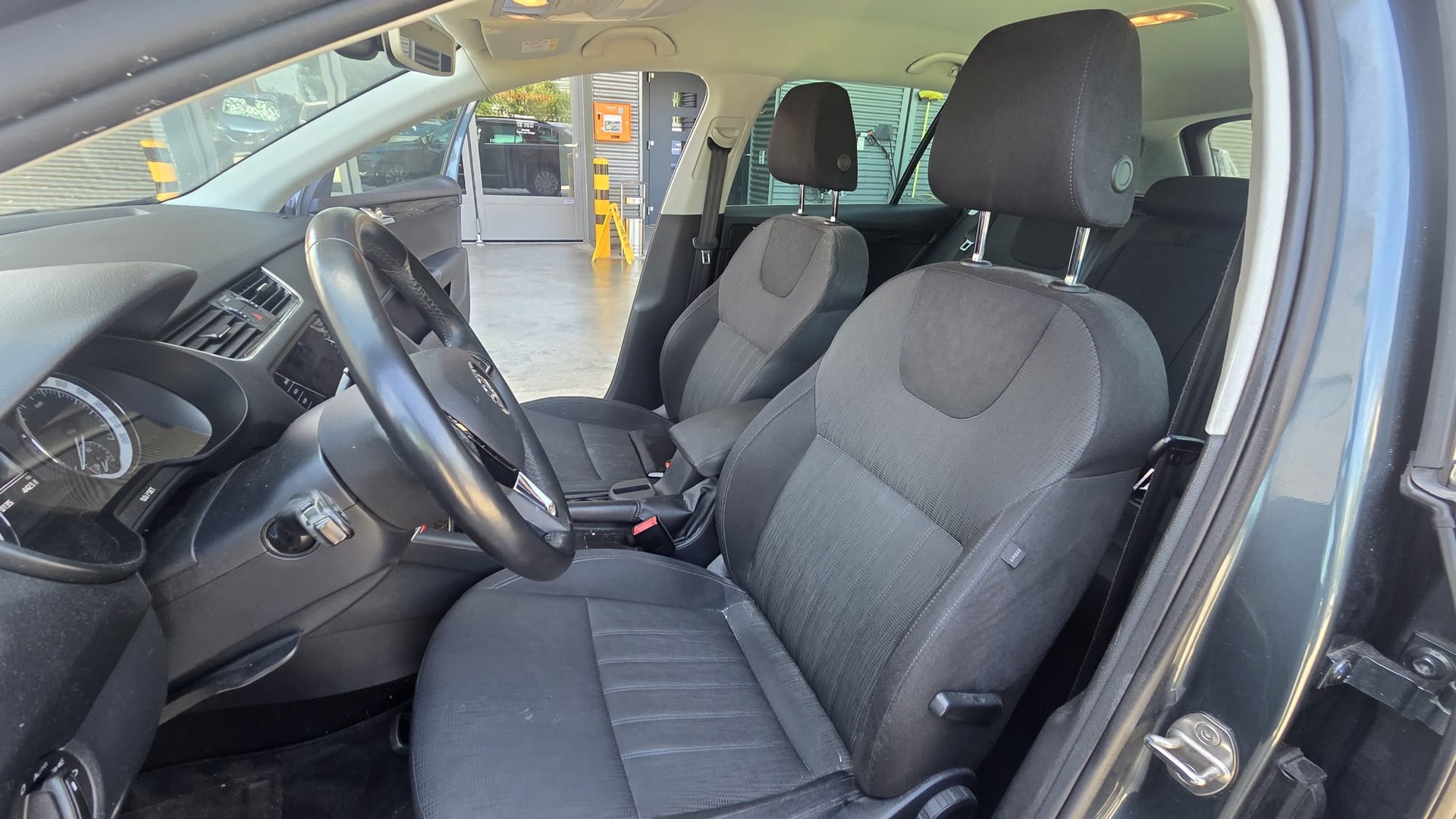 SKODA Octavia Combi 1.5 TSI Style-image-7