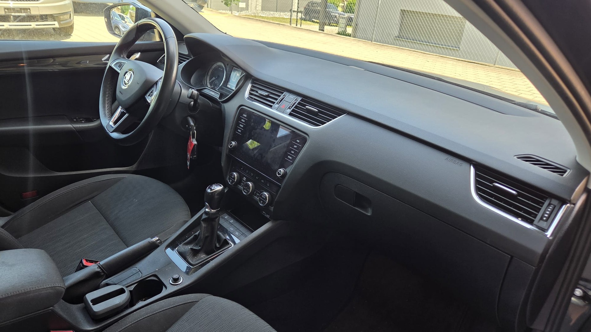 SKODA Octavia Combi 1.5 TSI Style-image-9