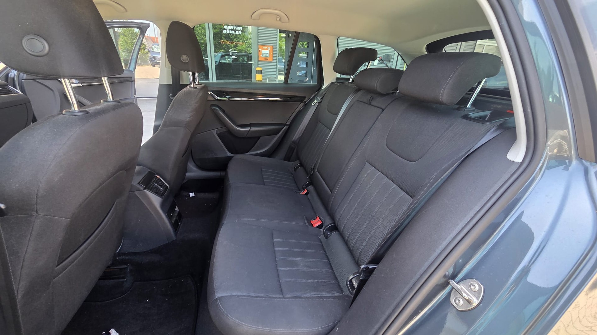 SKODA Octavia Combi 1.5 TSI Style-image-11