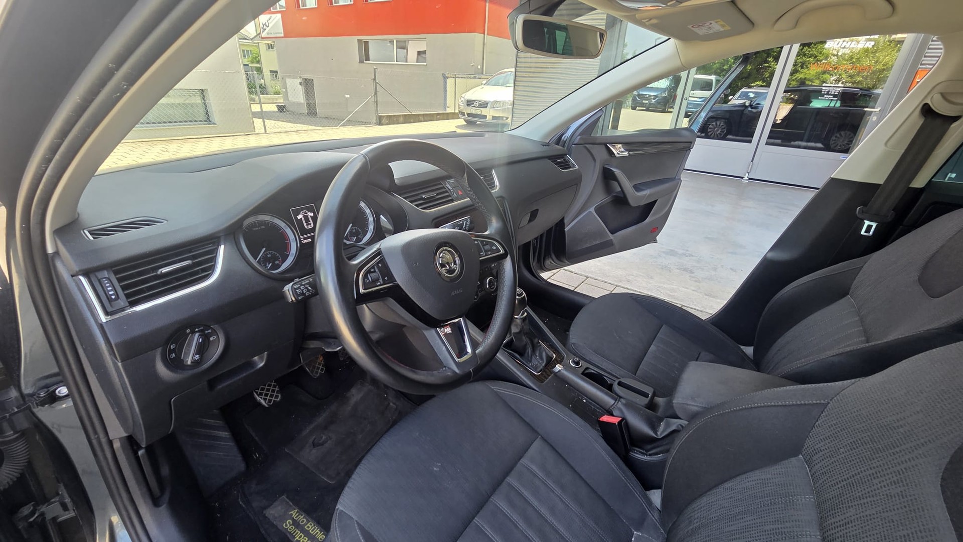 SKODA Octavia Combi 1.5 TSI Style-image-8