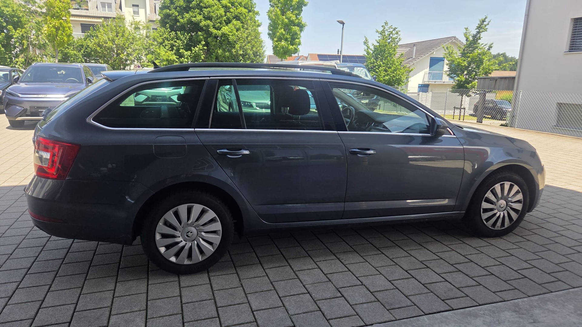 SKODA Octavia Combi 1.5 TSI Style-image-5