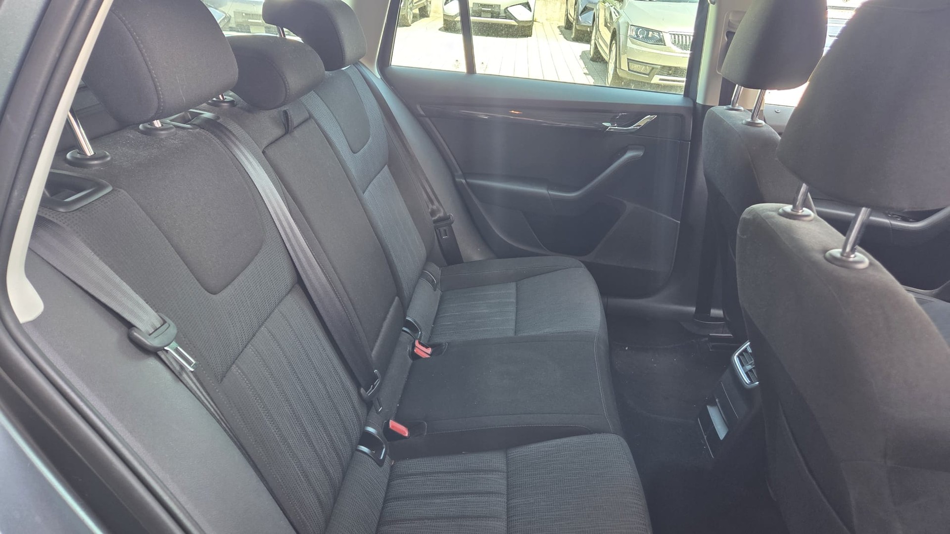 SKODA Octavia Combi 1.5 TSI Style-image-12