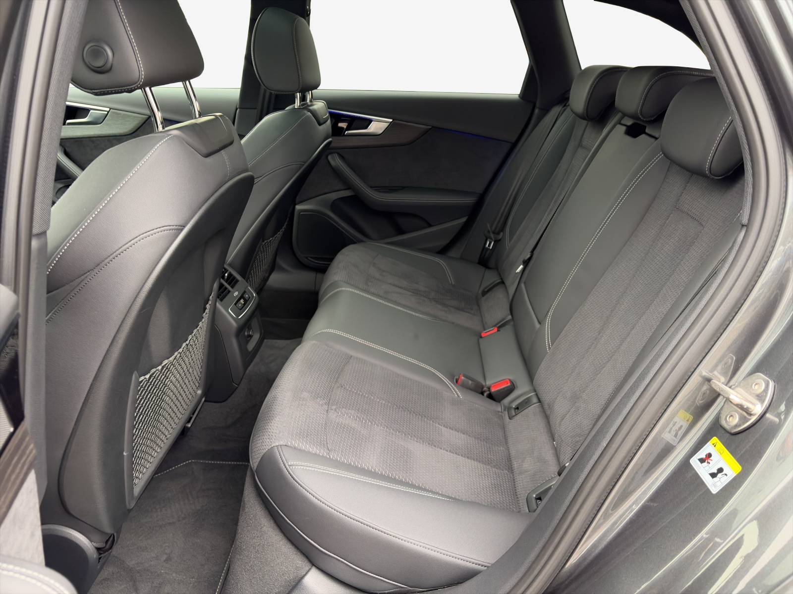 AUDI A4 Avant 45 TFSI S line S-tronic quattro-image-11
