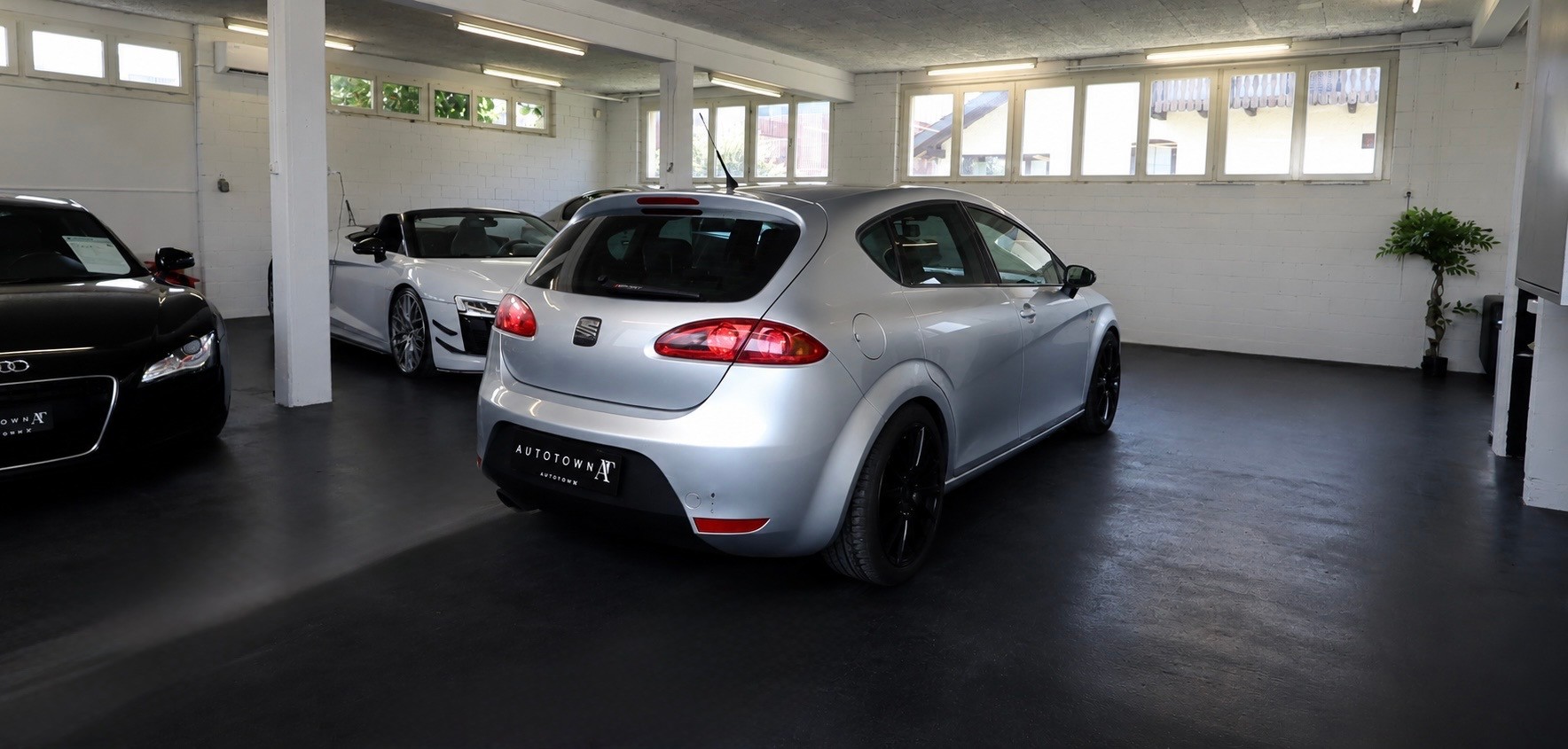 SEAT Leon 2.0 TSI Cupra-image-1