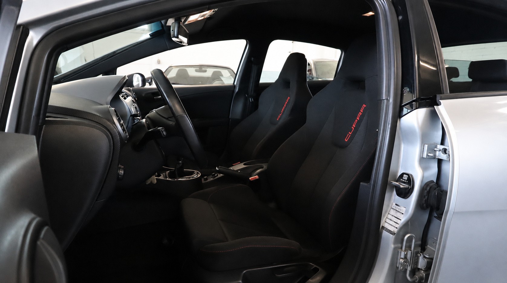 SEAT Leon 2.0 TSI Cupra-image-3
