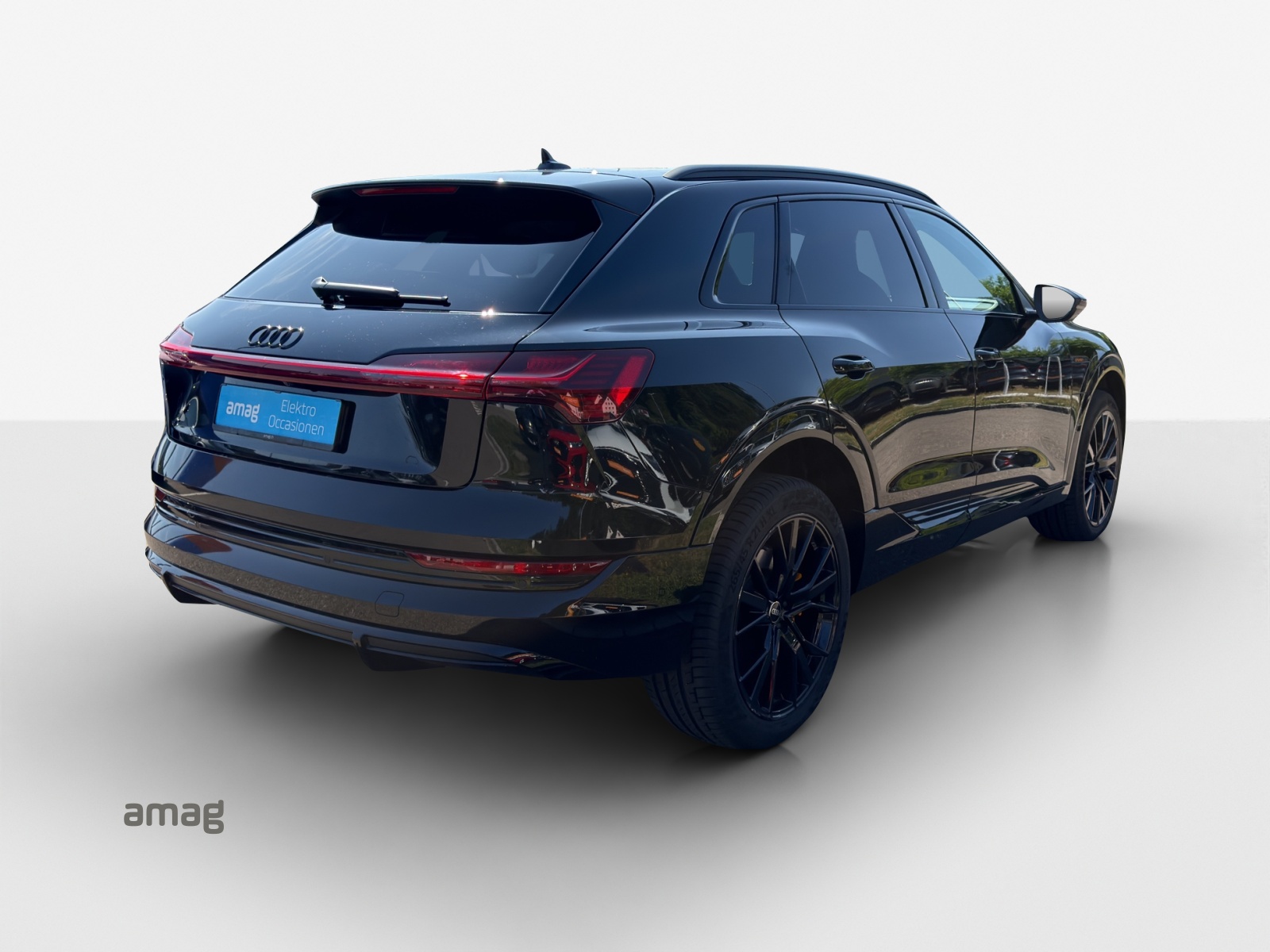 AUDI e-tron 55 S Line Black Edition quattro-image-4