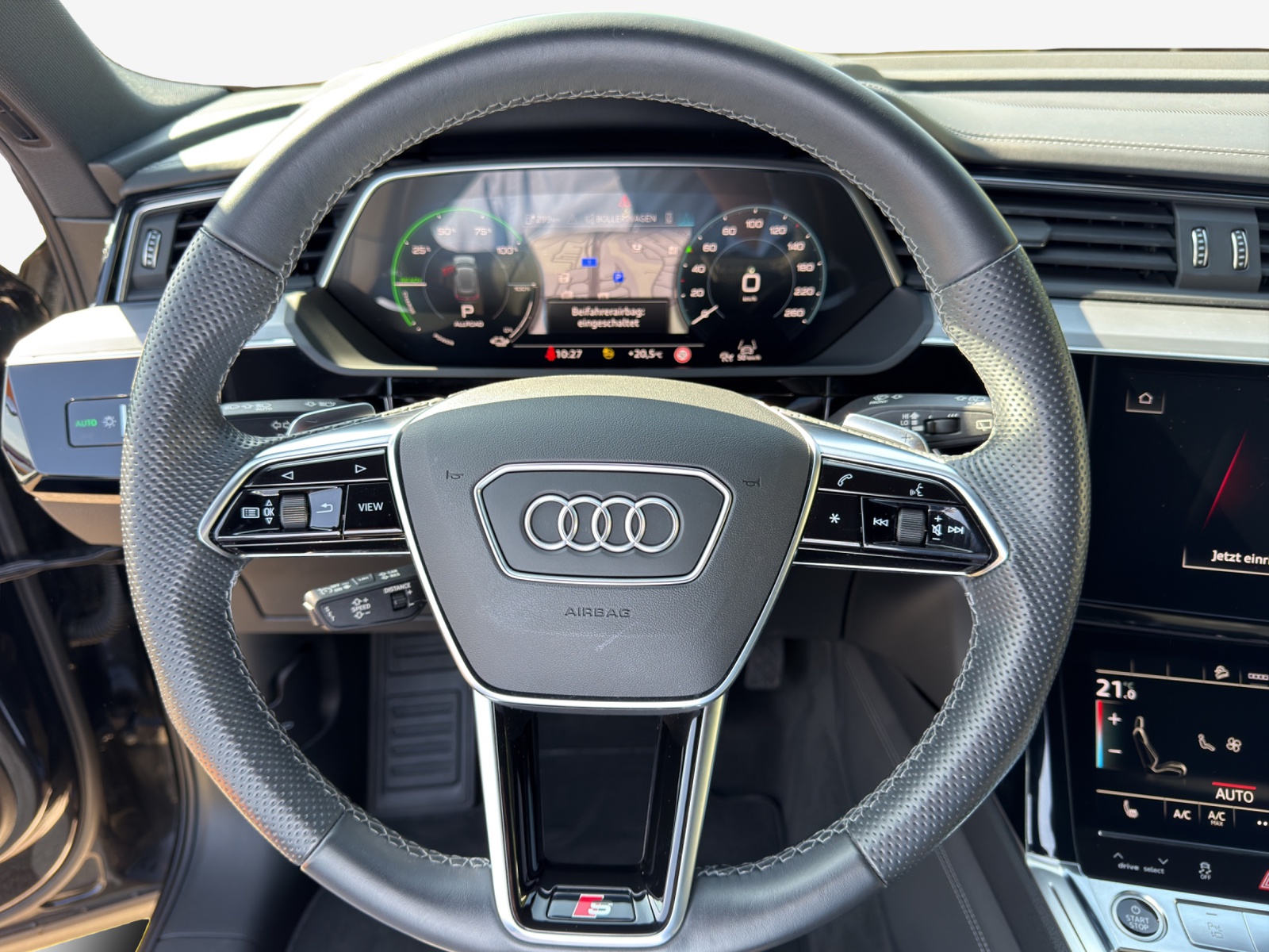 AUDI e-tron 55 S Line Black Edition quattro-image-9