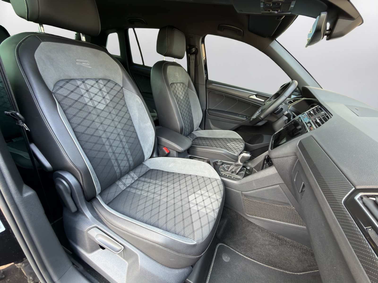 VW Tiguan 2.0TSI R-Line 4Motion DSG-image-11