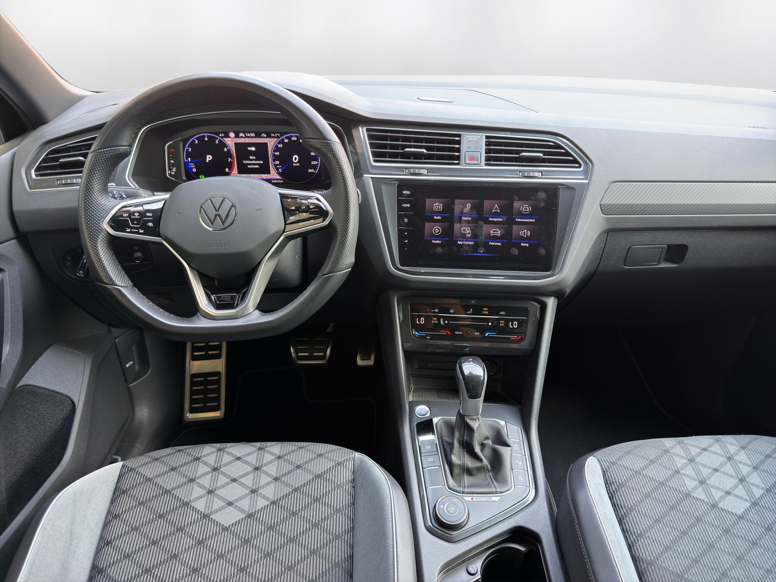 VW Tiguan 2.0TSI R-Line 4Motion DSG-image-6