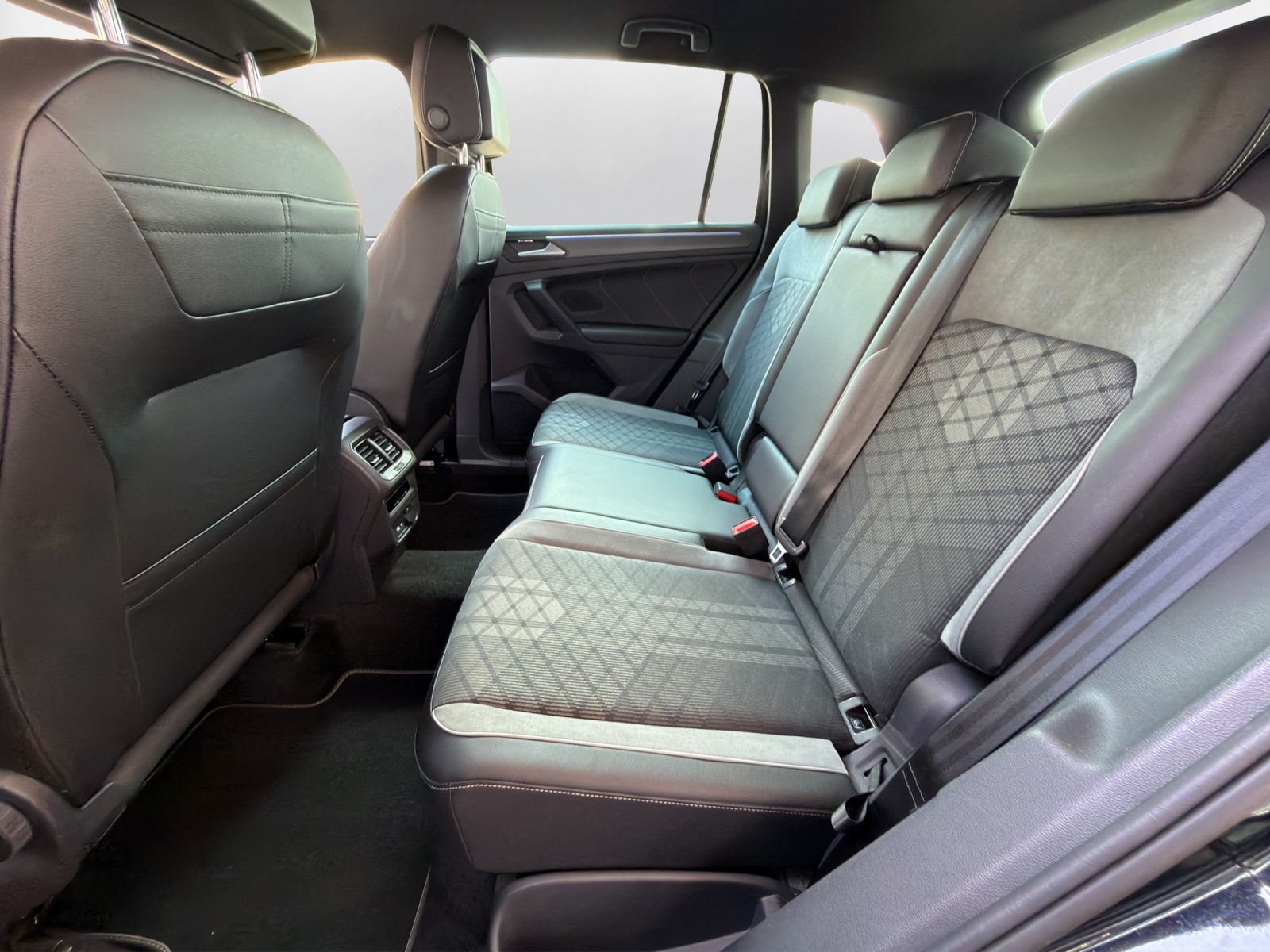 VW Tiguan 2.0TSI R-Line 4Motion DSG-image-10