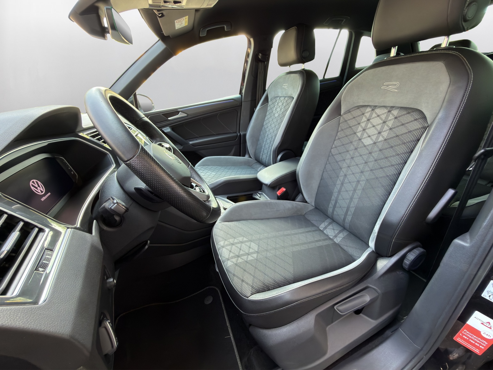 VW Tiguan 2.0TSI R-Line 4Motion DSG-image-9