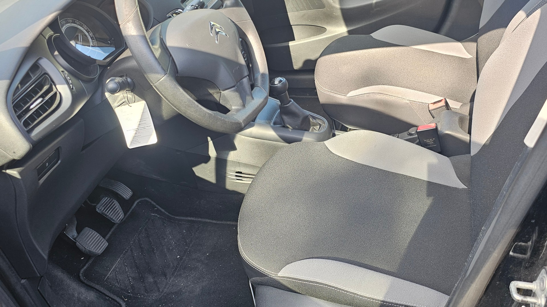 CITROEN C3 1.0i Attraction-image-8