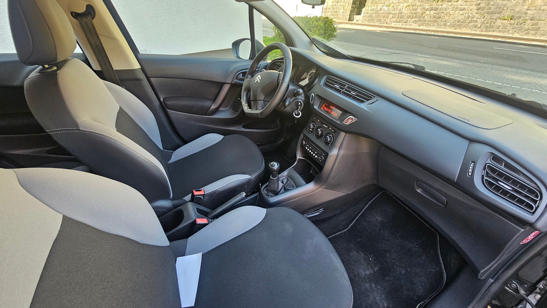 CITROEN C3 1.0i Attraction-image-6