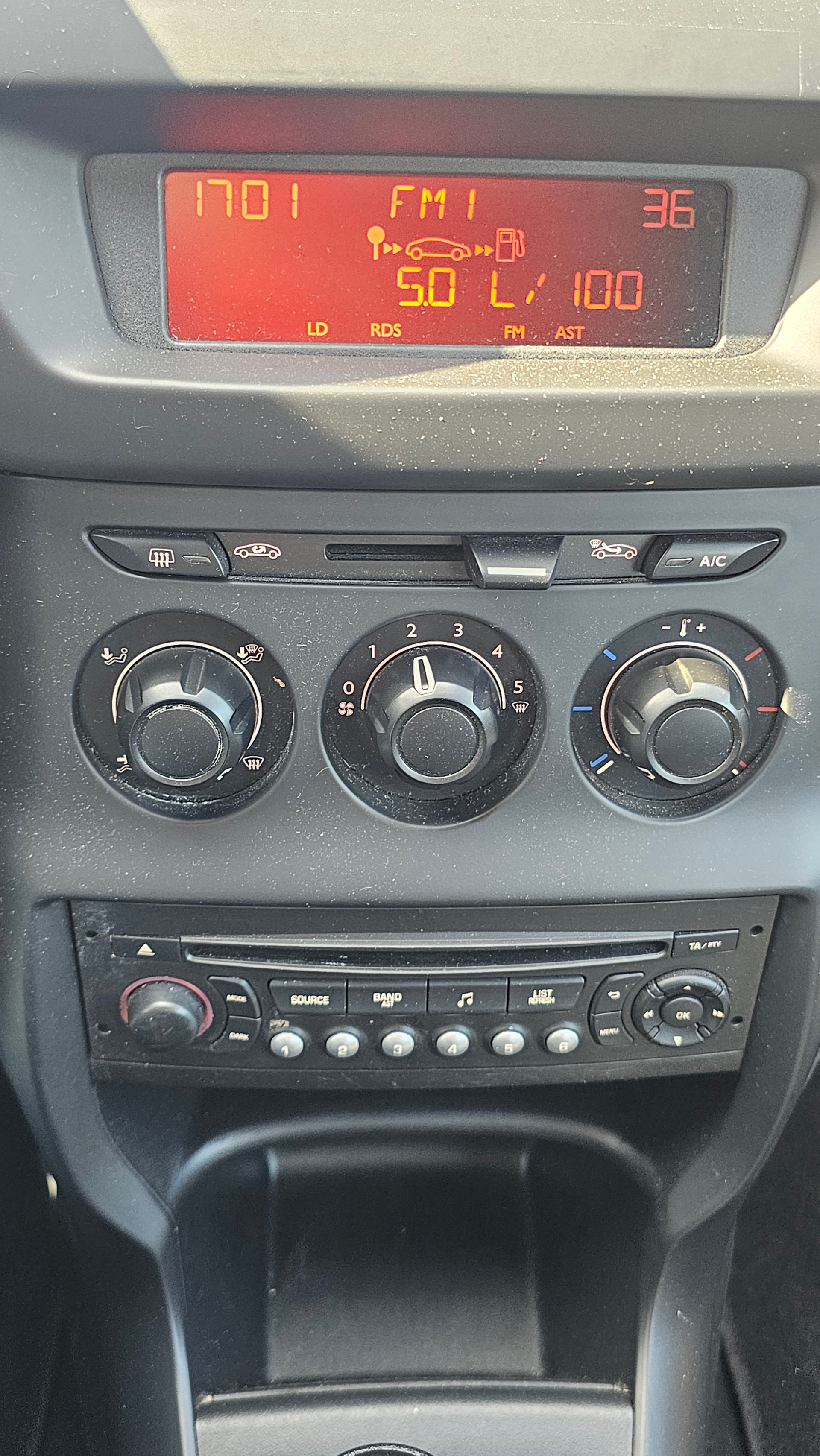 CITROEN C3 1.0i Attraction-image-10