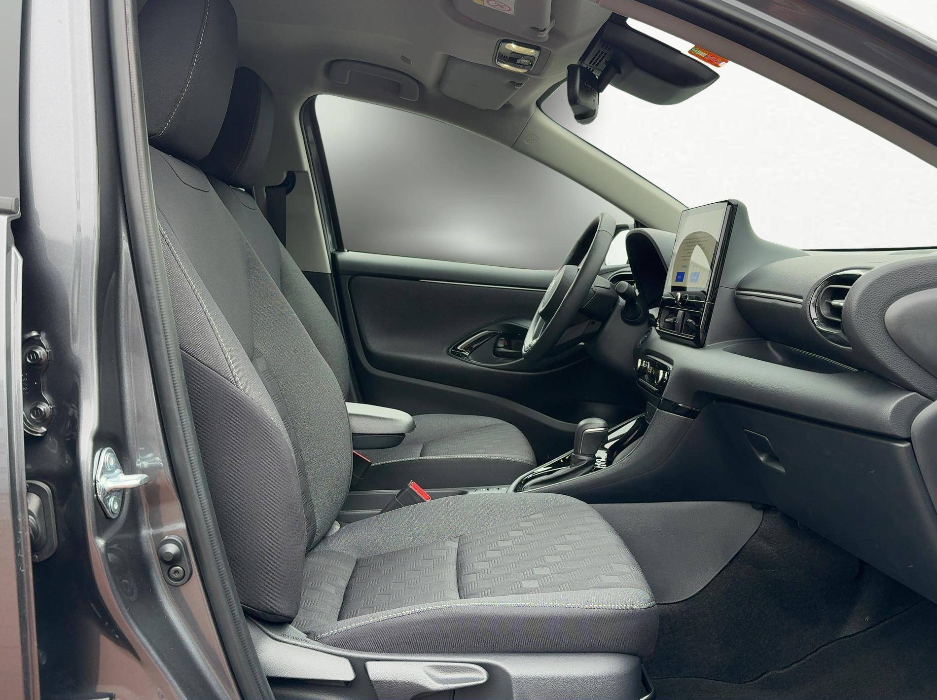 TOYOTA Yaris 1.5 VVT-i HSD Trend-image-9