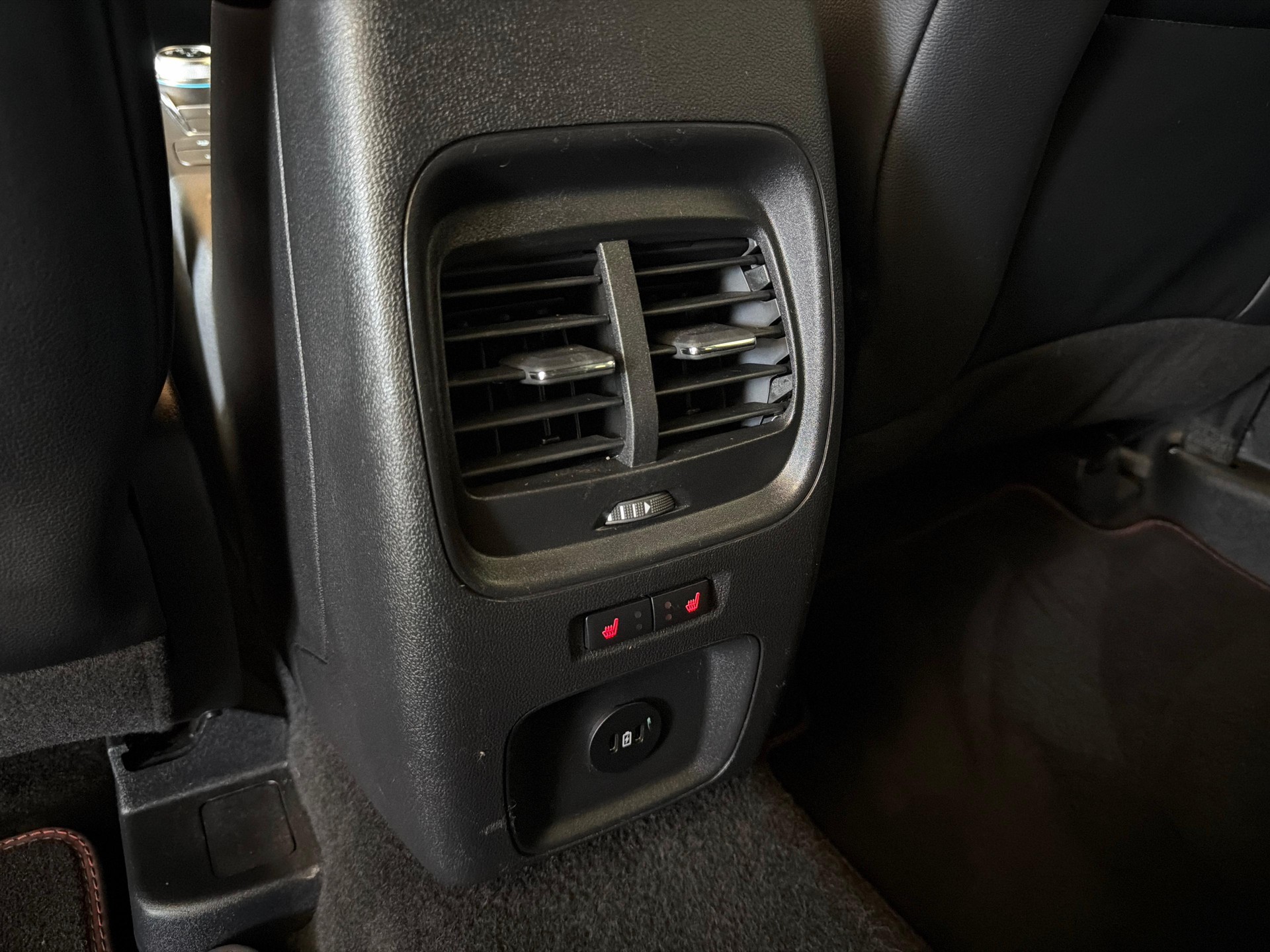 FORD Kuga 2.5 Plug-in Hybrid ST-Line X-image-17