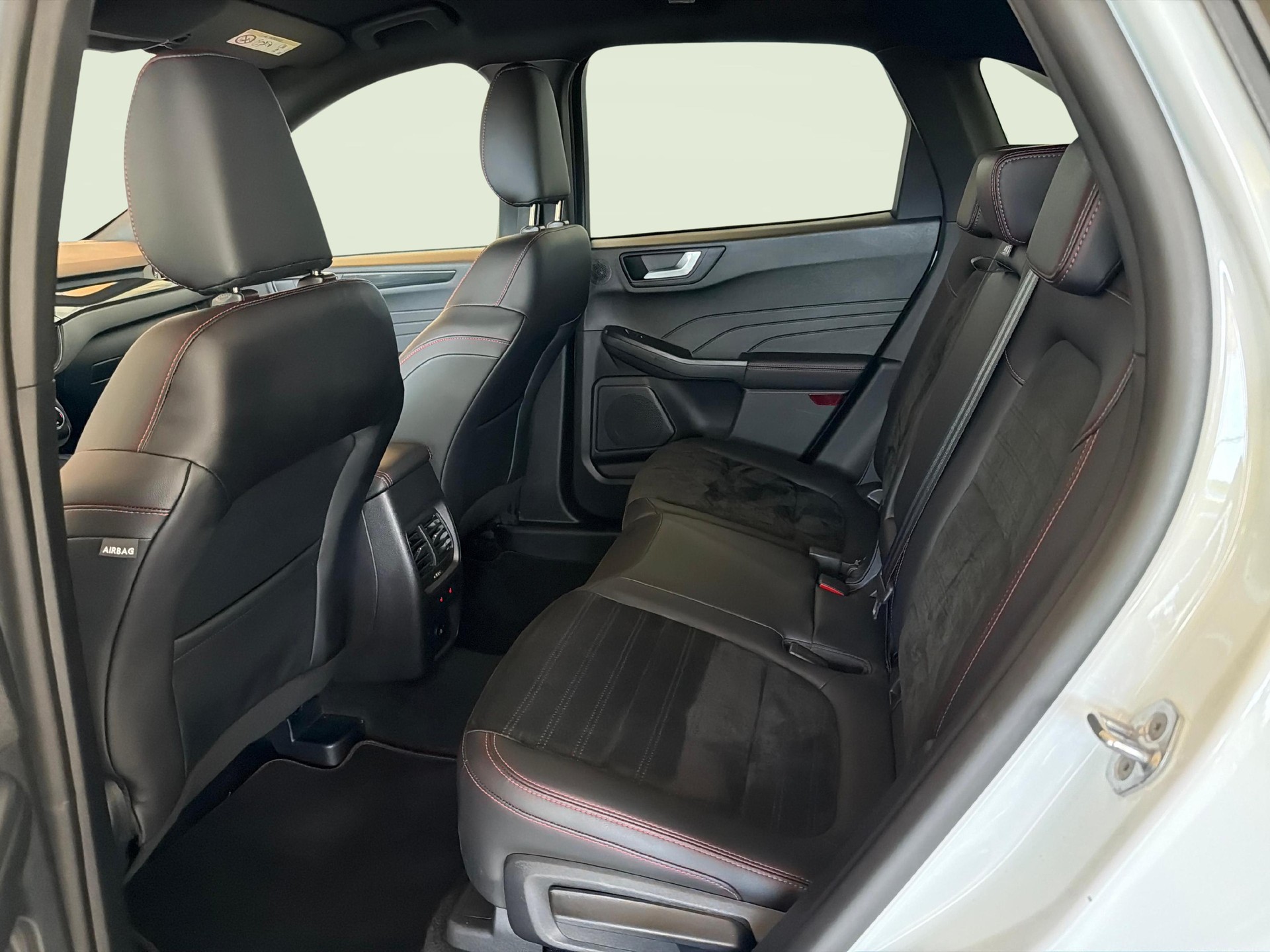 FORD Kuga 2.5 Plug-in Hybrid ST-Line X-image-15