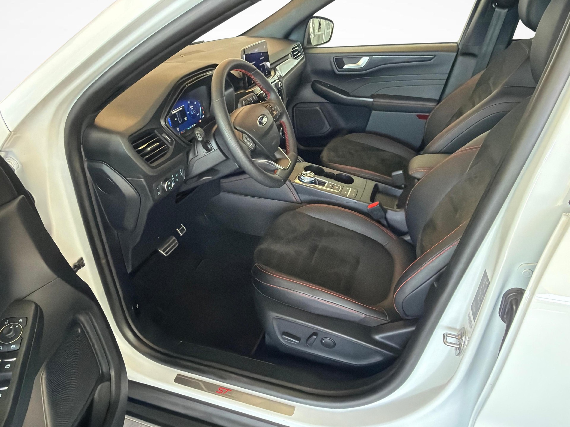 FORD Kuga 2.5 Plug-in Hybrid ST-Line X-image-9