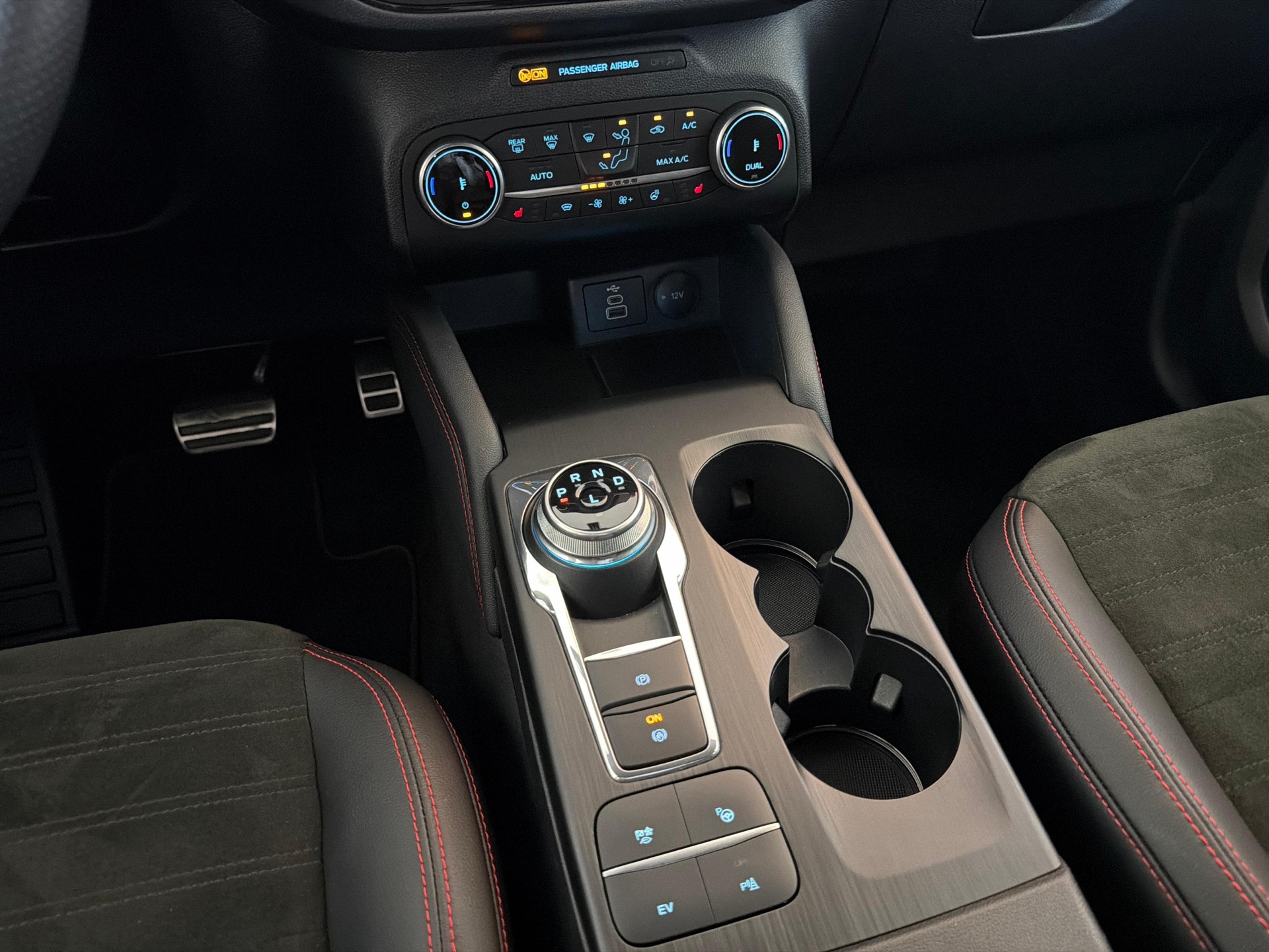 FORD Kuga 2.5 Plug-in Hybrid ST-Line X-image-14