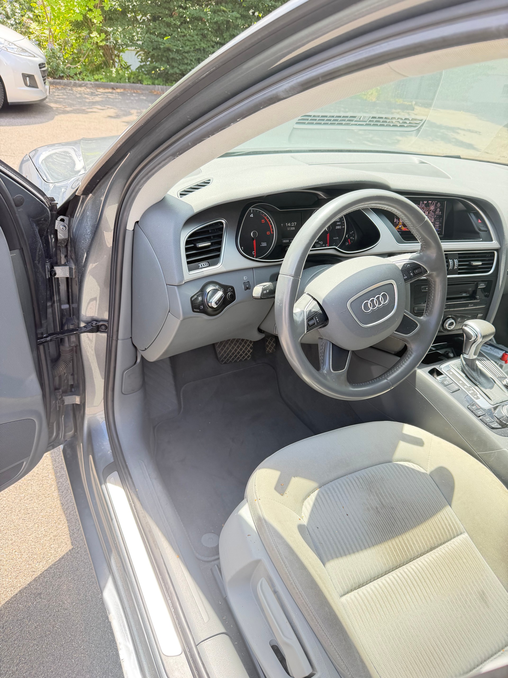 AUDI A4 Avant 2.0 TDI multitronic-image-5