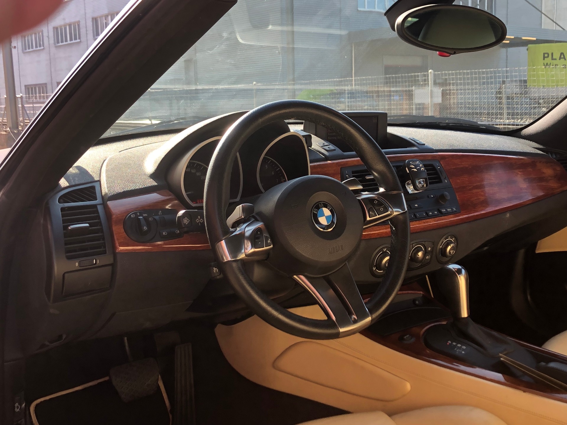 BMW 3.0si-image-4