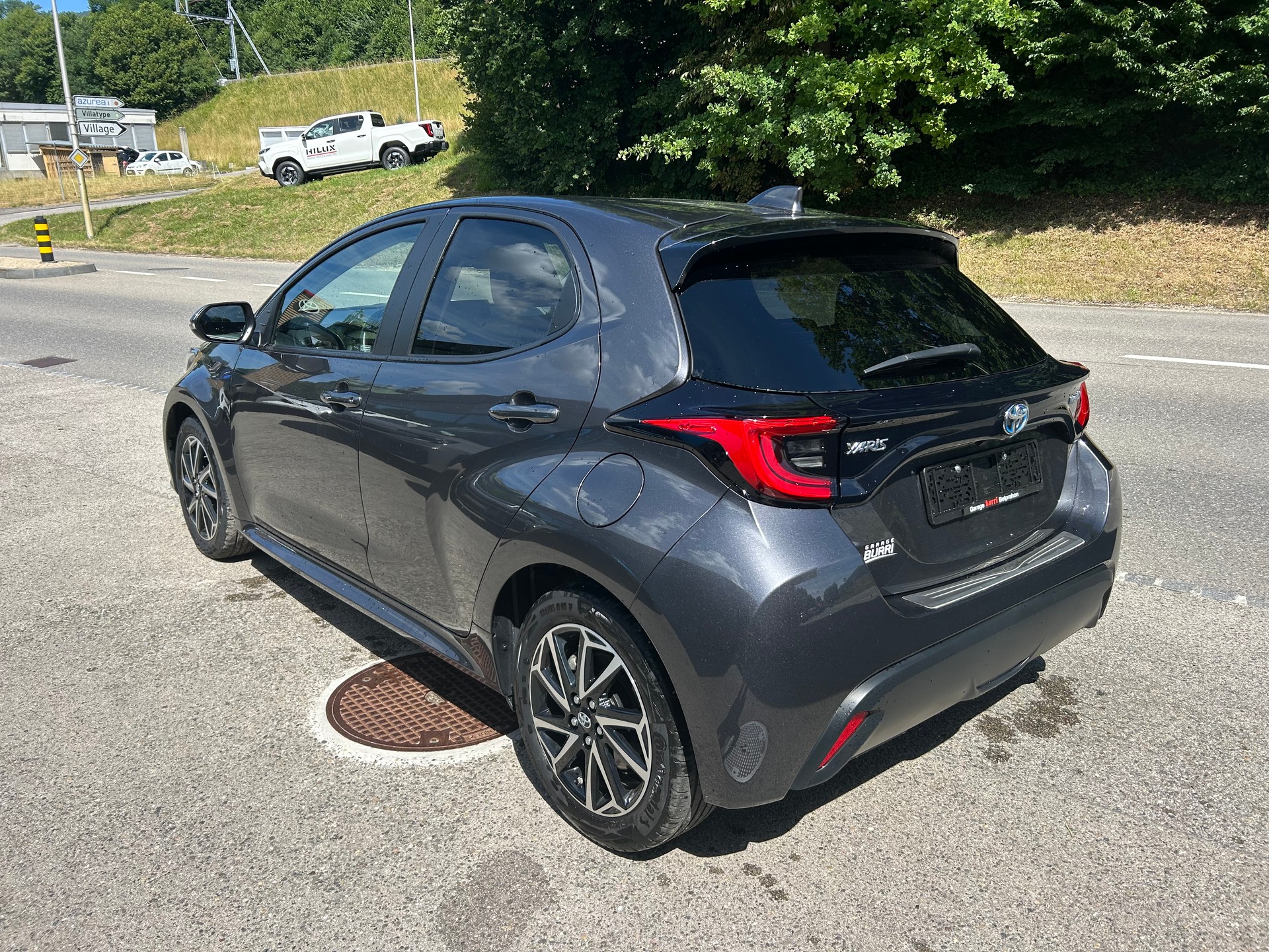 TOYOTA Yaris 1.5 Trend e-CVT-image-5