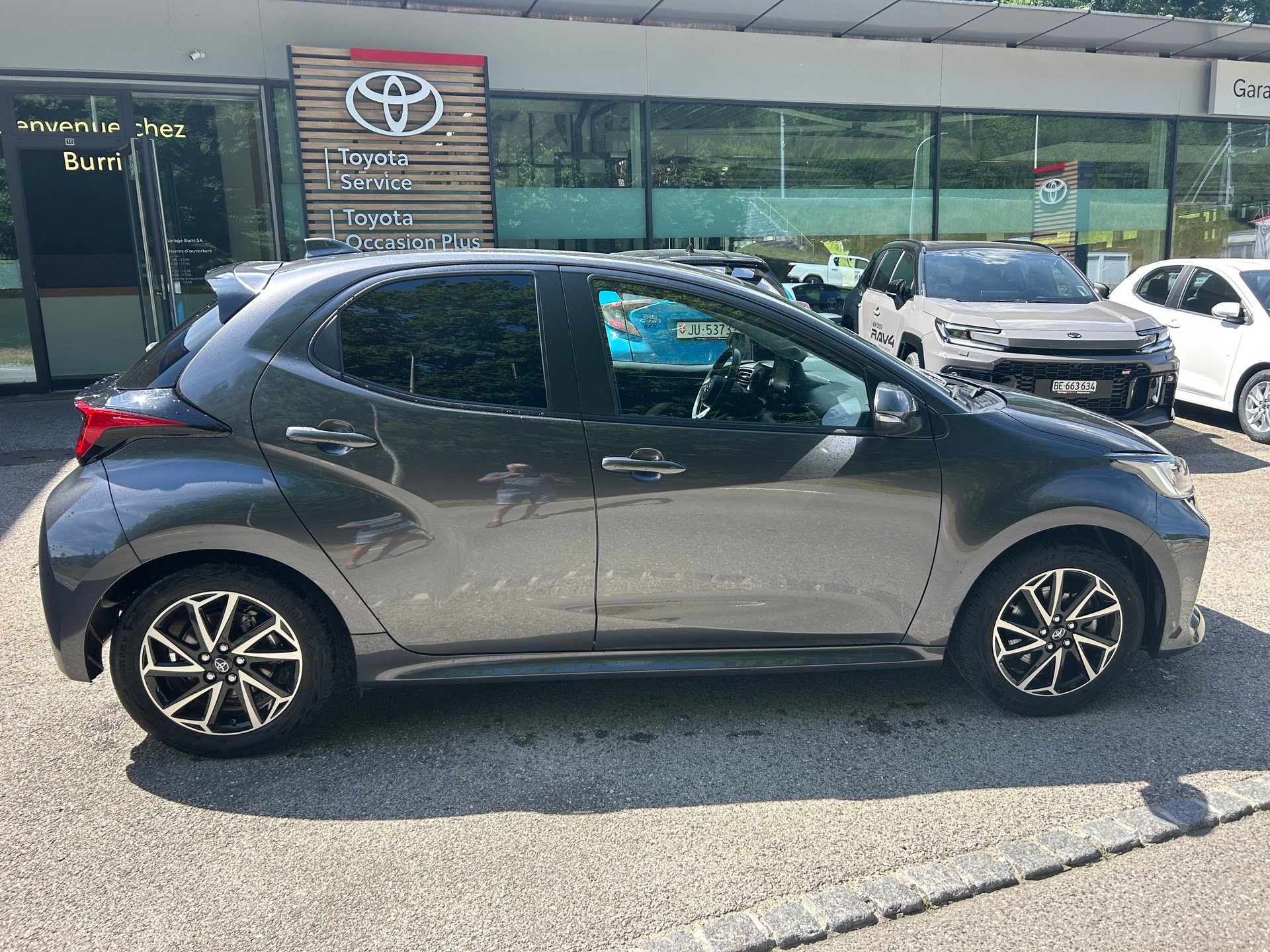 TOYOTA Yaris 1.5 Trend e-CVT-image-0
