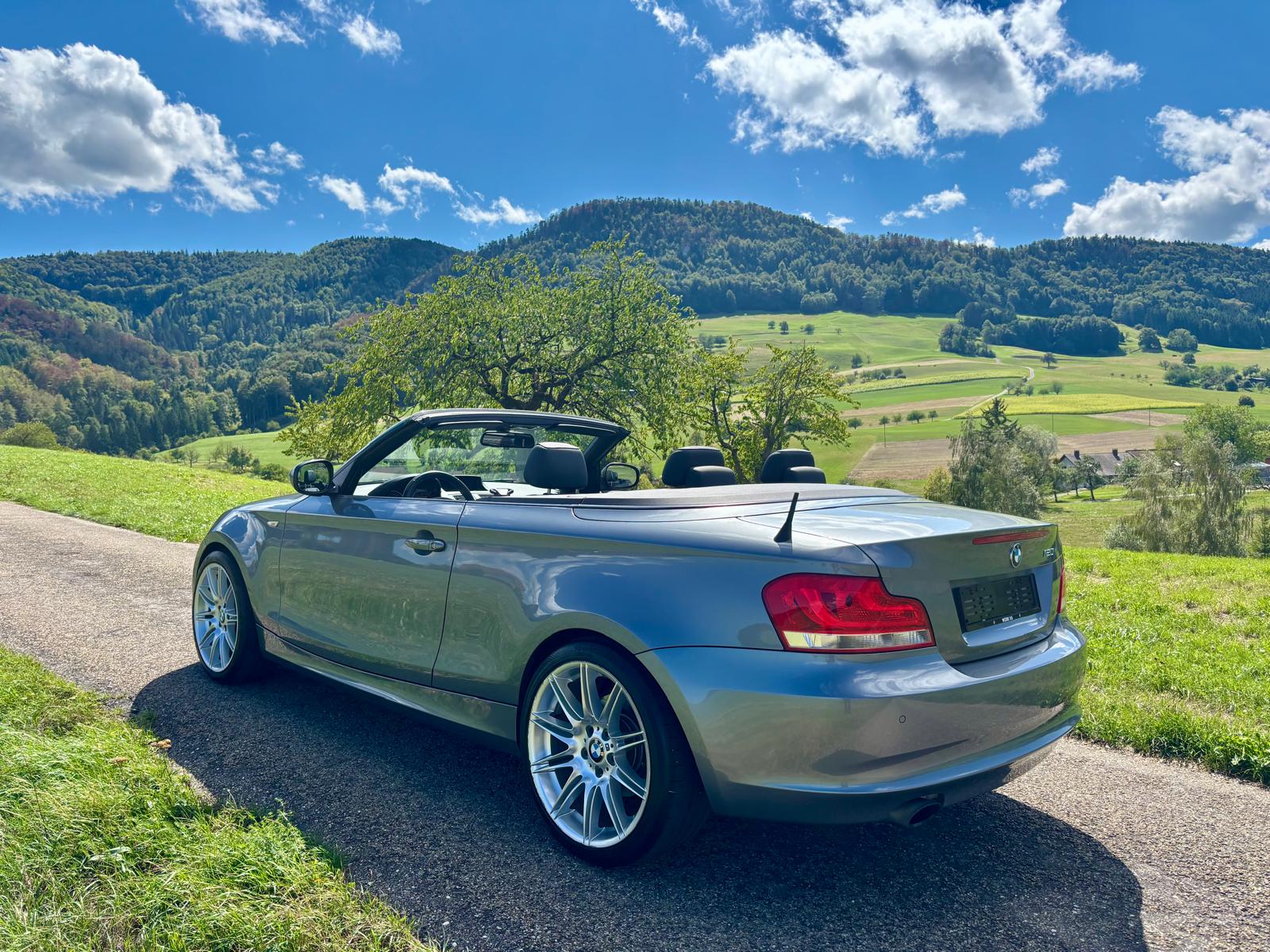 BMW 120i Cabrio-image-4