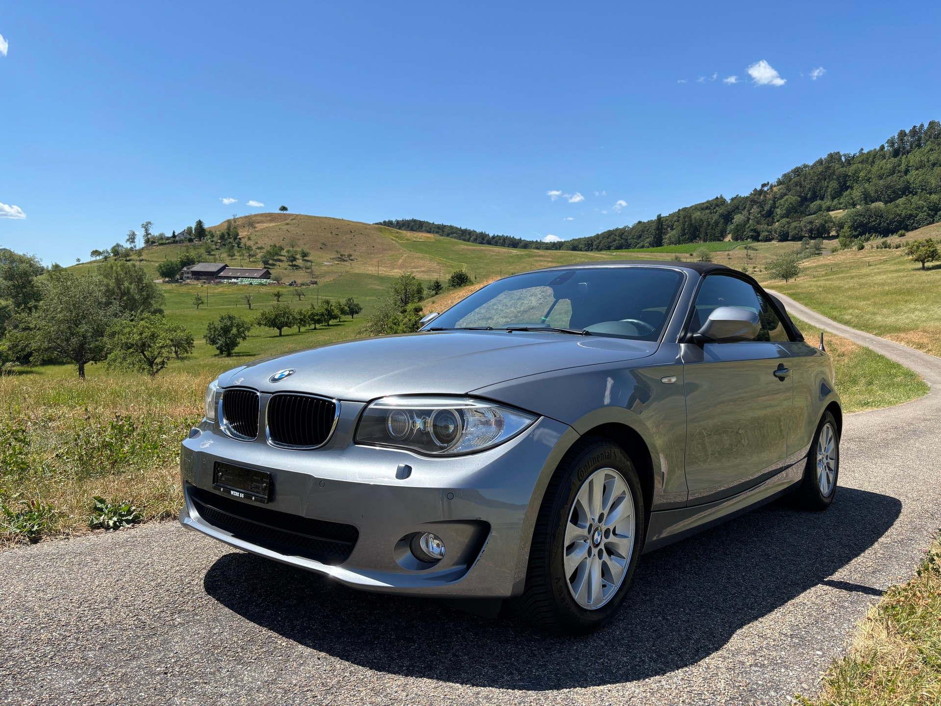 BMW 120i Cabrio-image-0