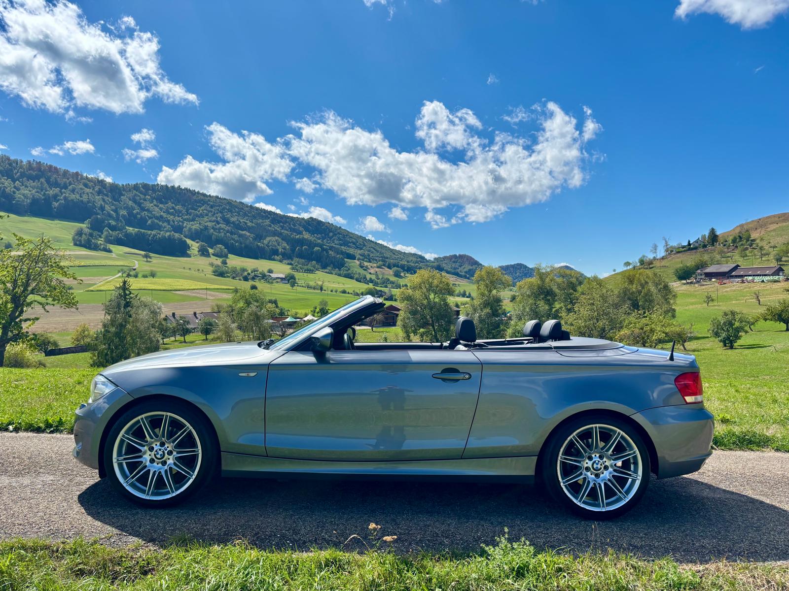 BMW 120i Cabrio-image-2