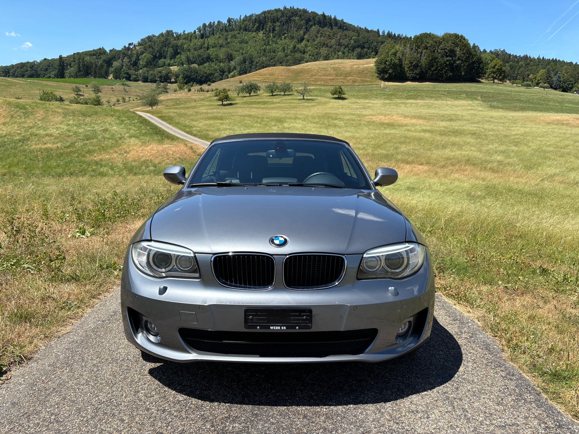 BMW 120i Cabrio-image-3
