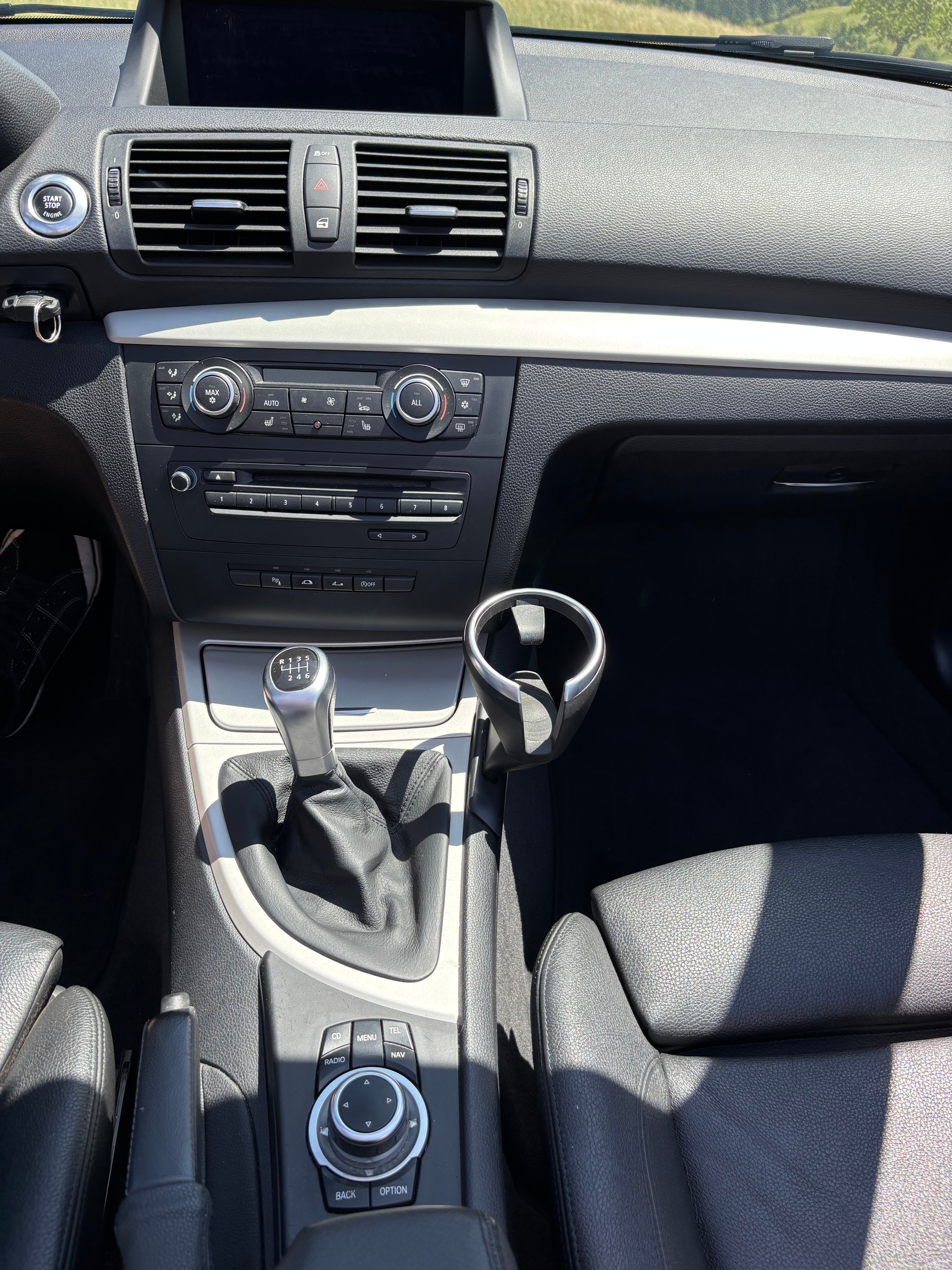BMW 120i Cabrio-image-10