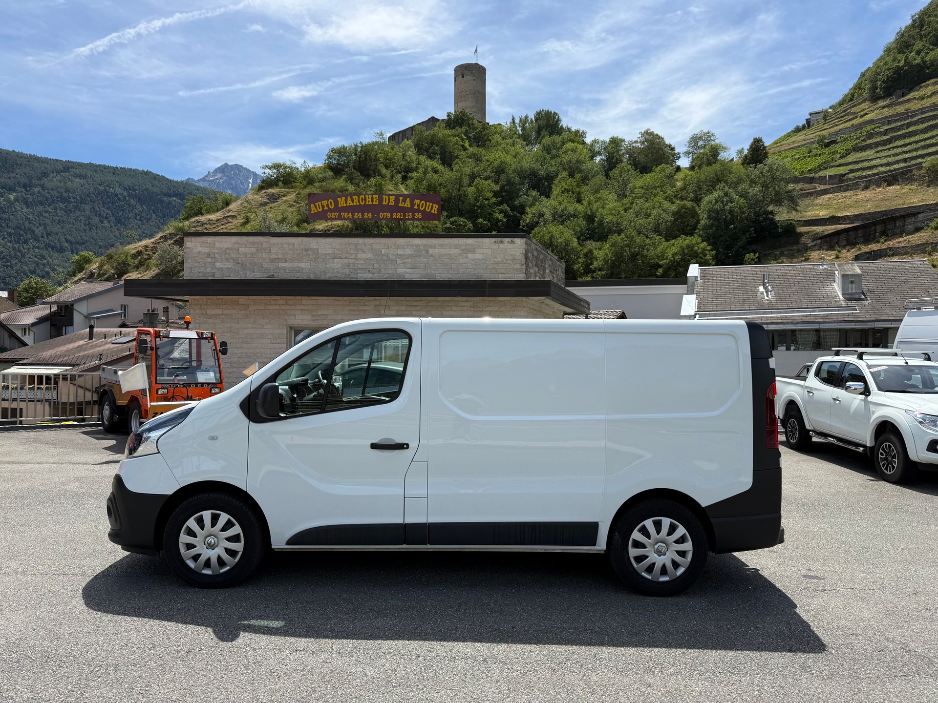 RENAULT Trafic 2.0 ENERGY dCi145 3.0t Business L1H1 A-image-0