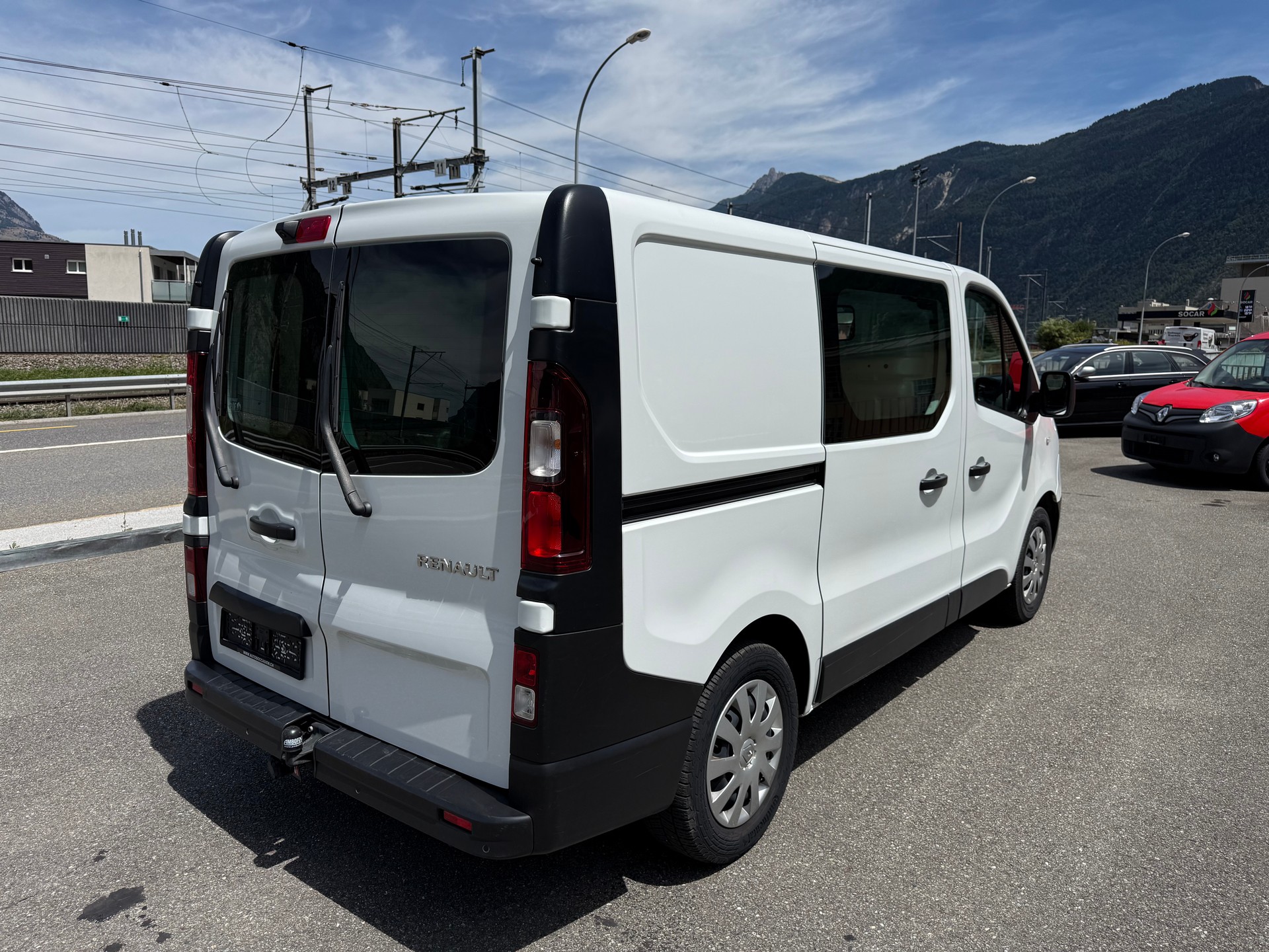 RENAULT Trafic 2.0 ENERGY dCi145 3.0t Business L1H1 A-image-6