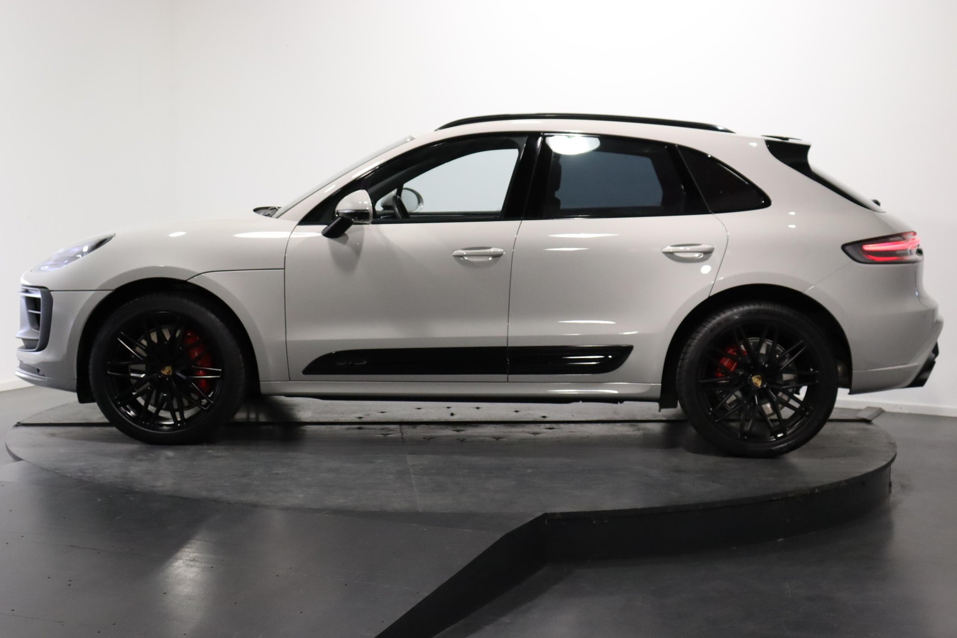 PORSCHE Macan 2.9 V6 GTS-image-2