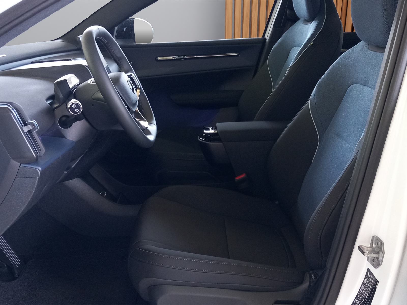 VOLVO EX30 CC E60 Twin Performance AWD-image-12