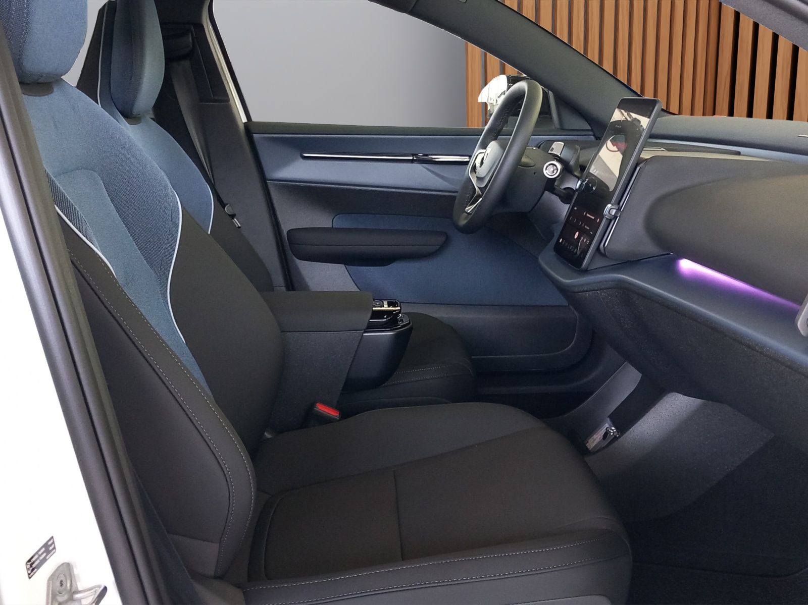 VOLVO EX30 CC E60 Twin Performance AWD-image-13