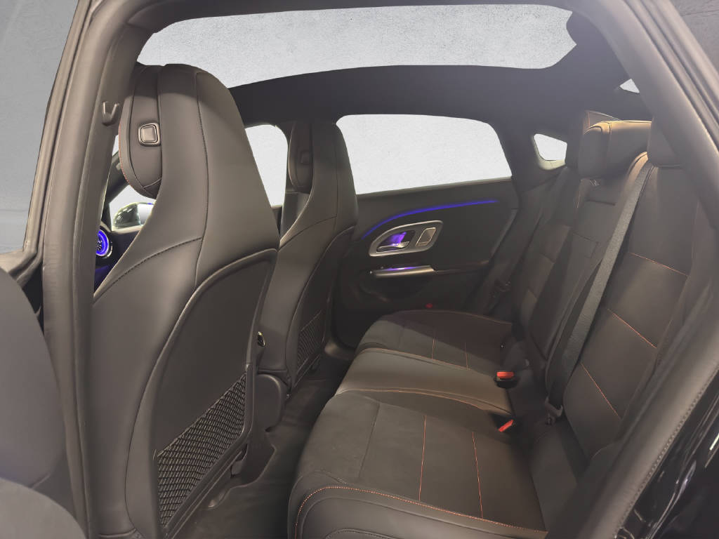 MERCEDES-BENZ CLA 350 AMG Line 4matic EQ-image-12